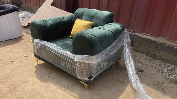 Stylish Single Sofa for Sell · Photo 3