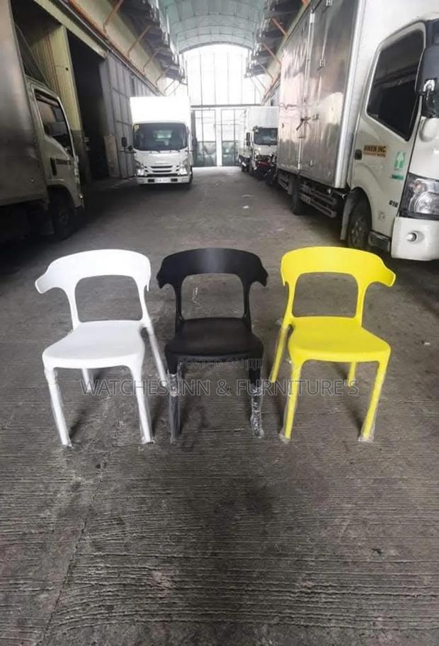 Modern Durable Plastic Chair · Photo 2