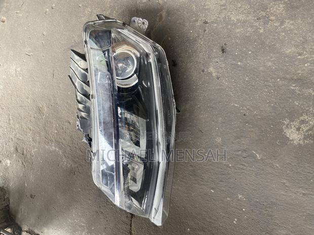 Camaro 2017 Head Light photo 2