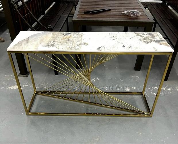 Console Table · Photo 3
