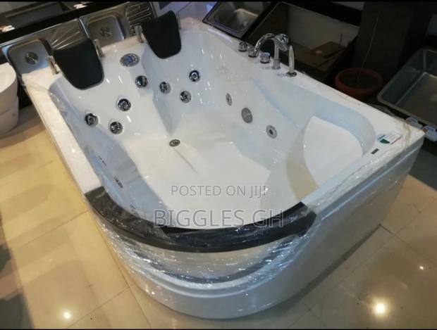 Double Jacuzzi Bathtub With Massager and Bluetooth · Photo 2