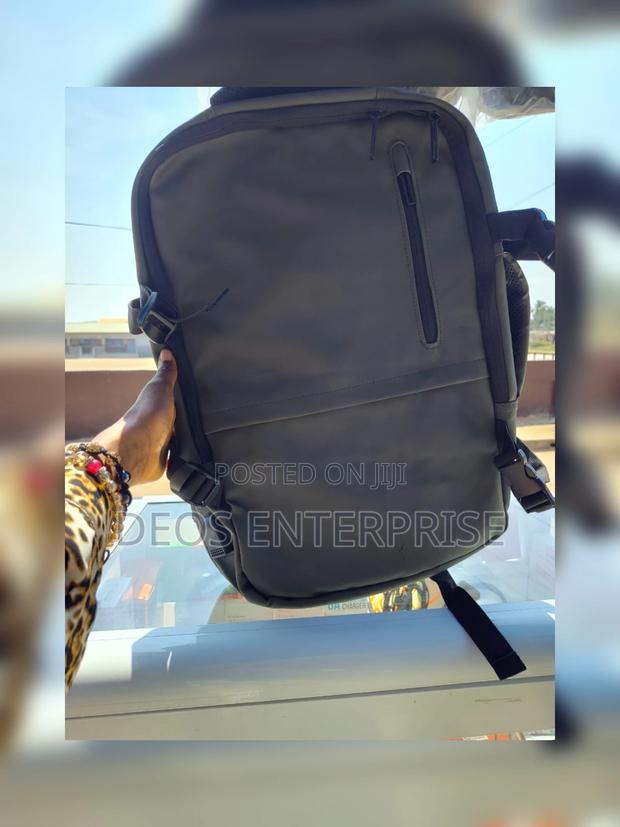 Omaska 17 Inch Waterproof Laptop Backpack · Photo 2