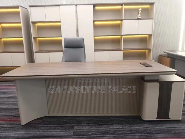 Executive Table For Sale · Photo 2