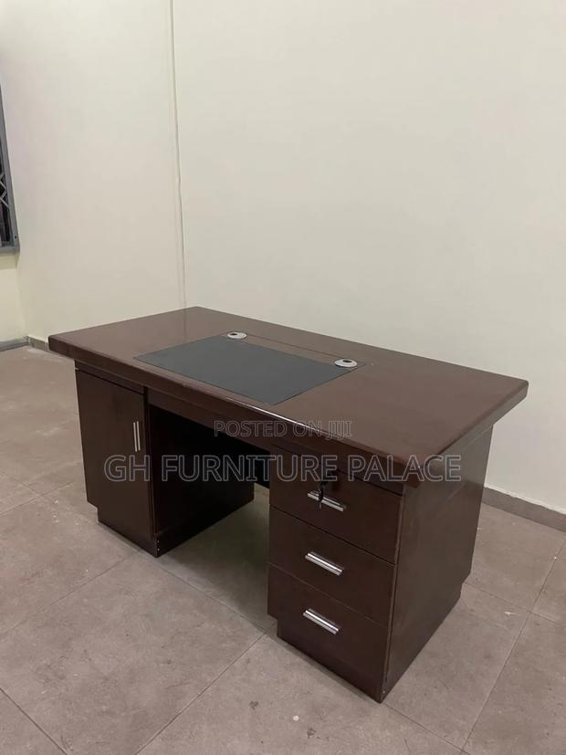 1.4m Single Desk For Sale · Photo 2