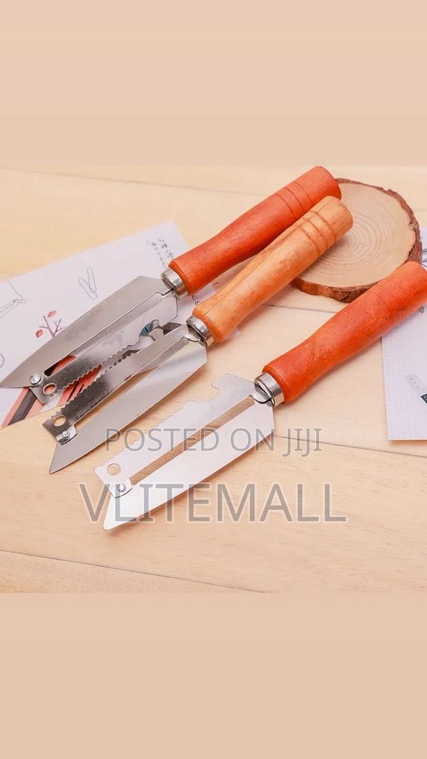 Multipurpose Peeler With Wooden Handle · Photo 2
