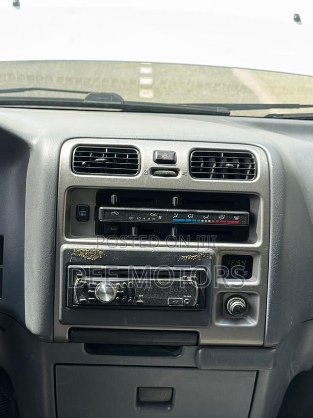 Toyota HiAce 2013 White