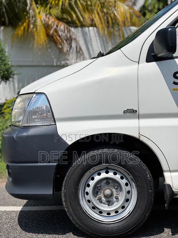 Toyota HiAce 2013 White