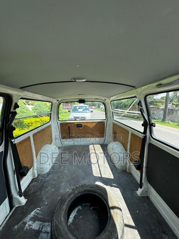 Toyota HiAce 2013 White