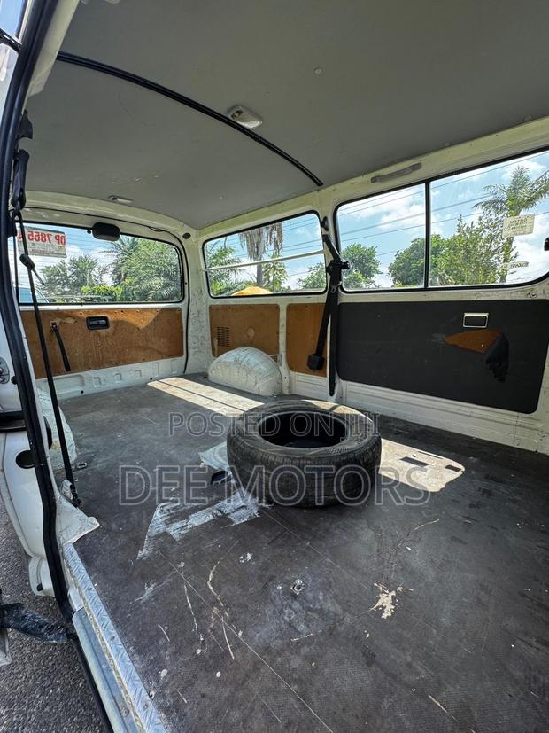 Toyota HiAce 2013 White