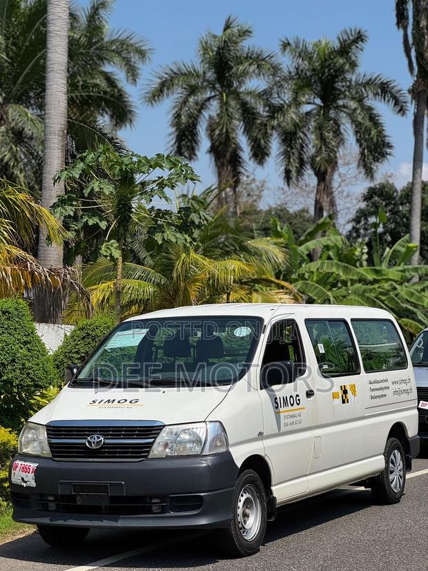 Toyota HiAce 2013 White