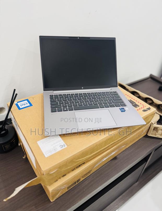New Laptop HP ZBook Firefly 16 G10 16GB Intel Core I5 SSD 256GB photo 6
