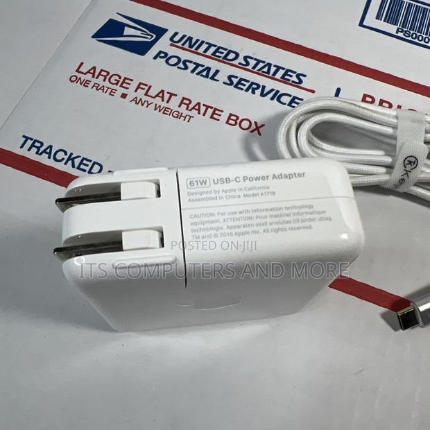 Apple 61w Type C Charger · Photo 4