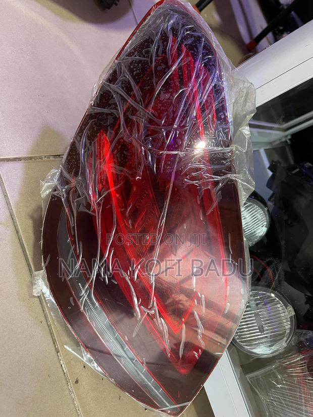 Mercedes Benz C300 W205 2015,2016,2017,2018 Taillight photo 2