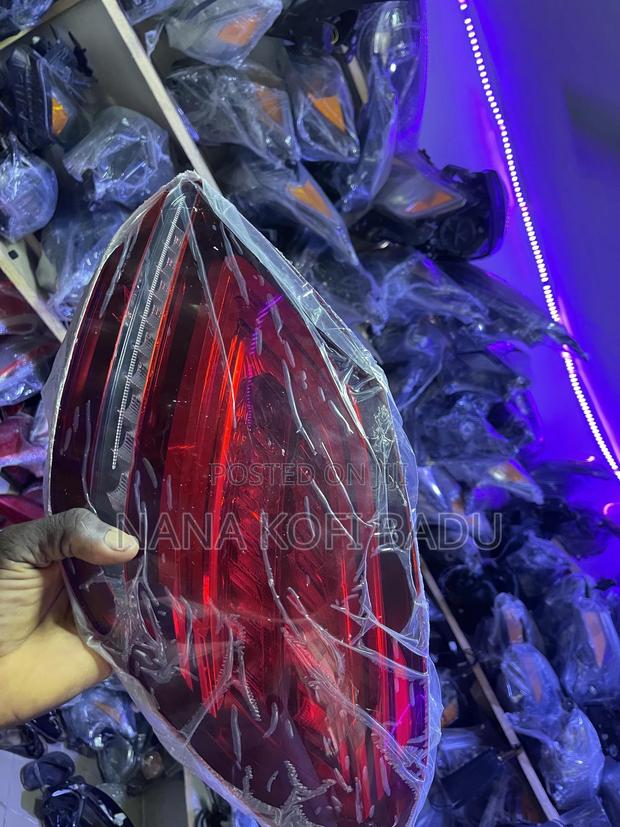 Mercedes Benz C300 W205 2015,2016,2017,2018 Taillight photo 4