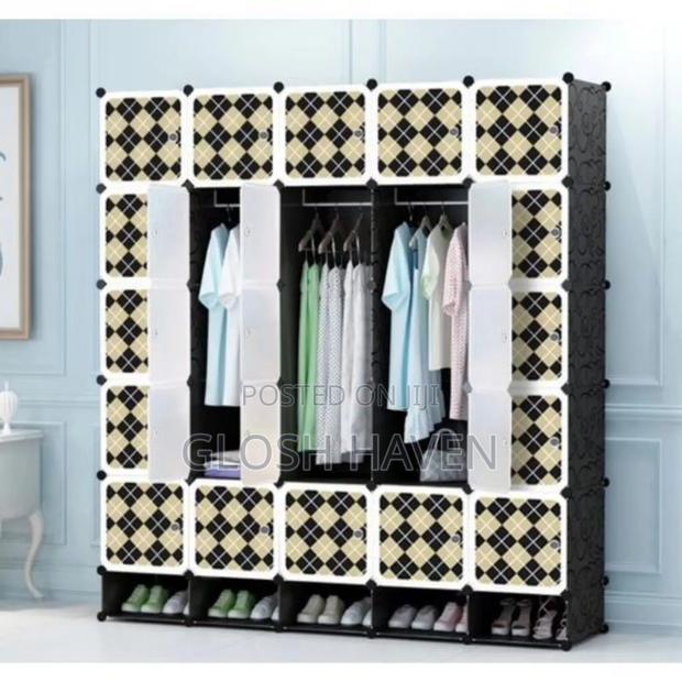 25 Cubes Plastic Wardrobe · Photo 2