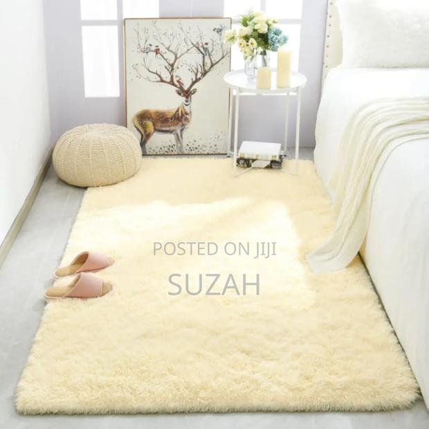 Fluffy Creamy Carpet · Photo 2