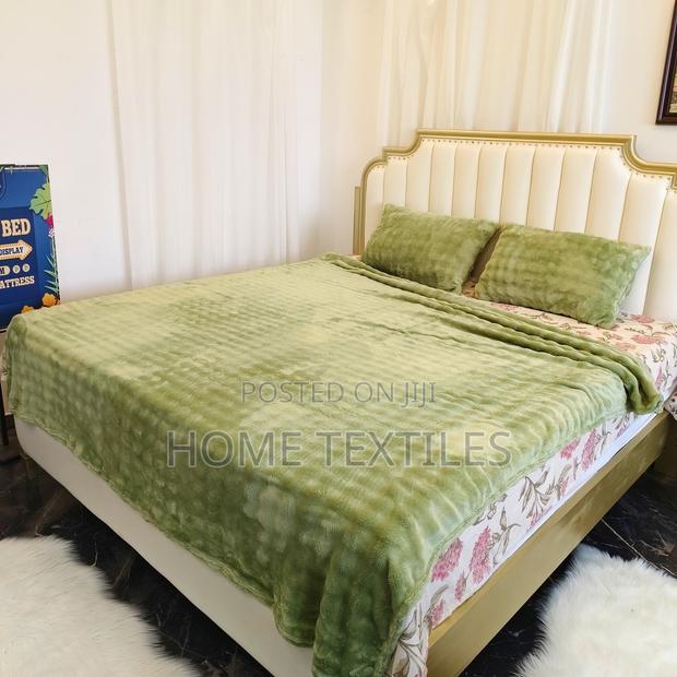 Fav Blanket With 2 Pillow Cases · Photo 2