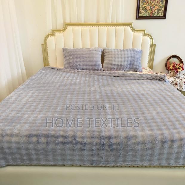 All Purpose Blanket With 2 Pillow Cases · Photo 2
