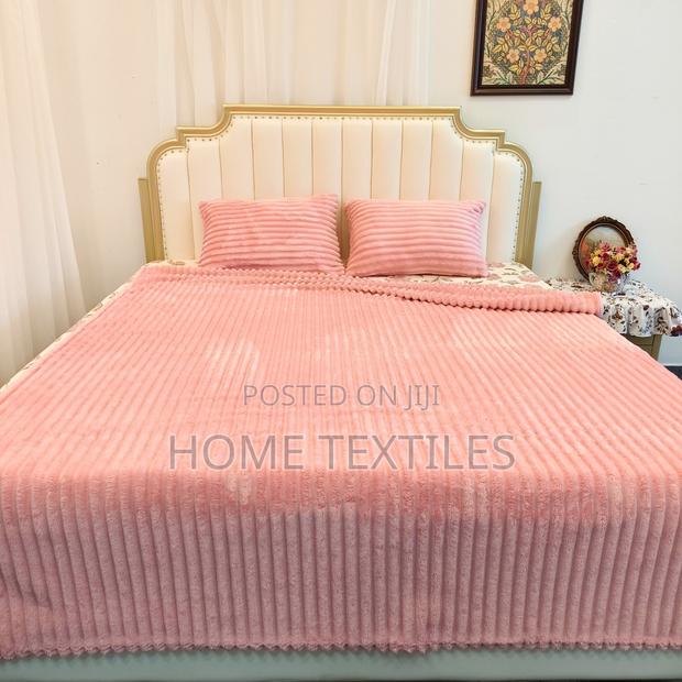 Pink Stripped Blanket With 2 Pillow Cases · Photo 2