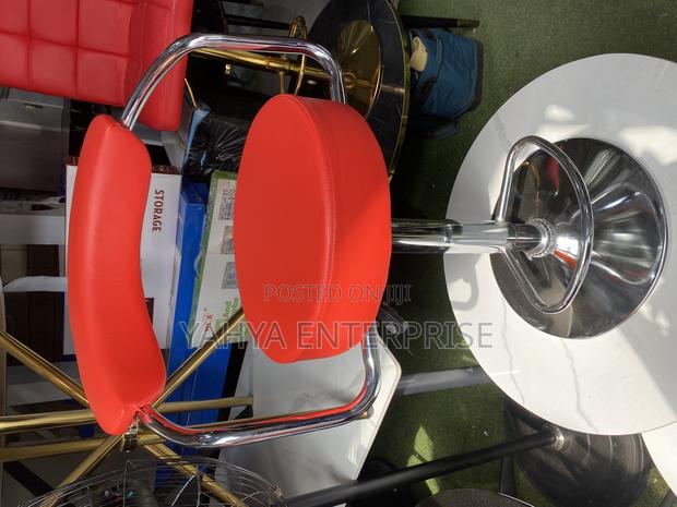 Adjustable Bar Chair · Photo 2