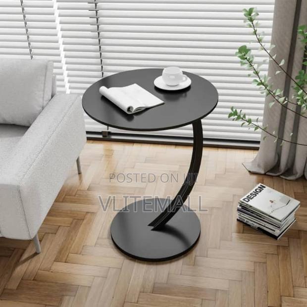 Round Side Table · Photo 4