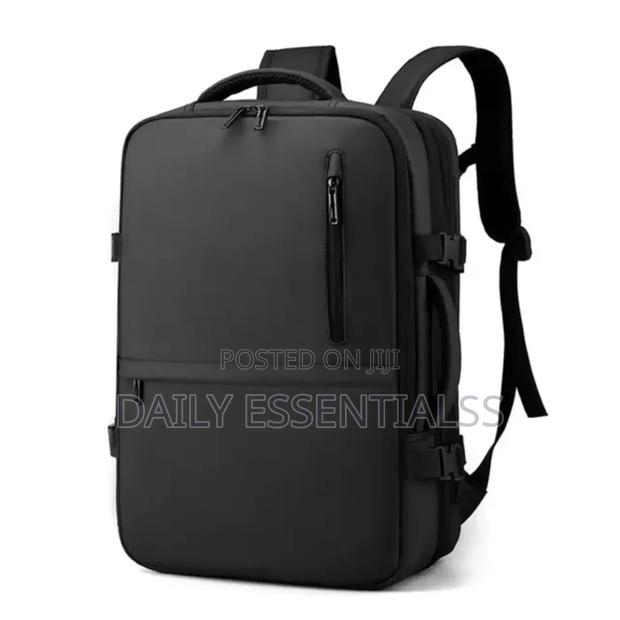 Travel Backpack With Built in Usb Charger · Photo 3
