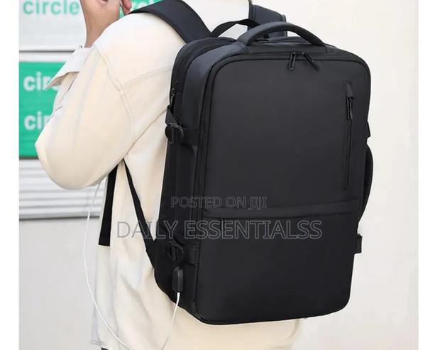 Travel Backpack With Built in Usb Charger · Photo 4