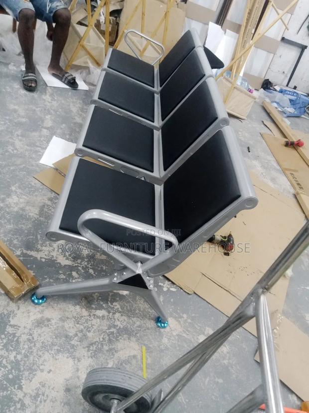 Durable Waiting Chair · Photo 3