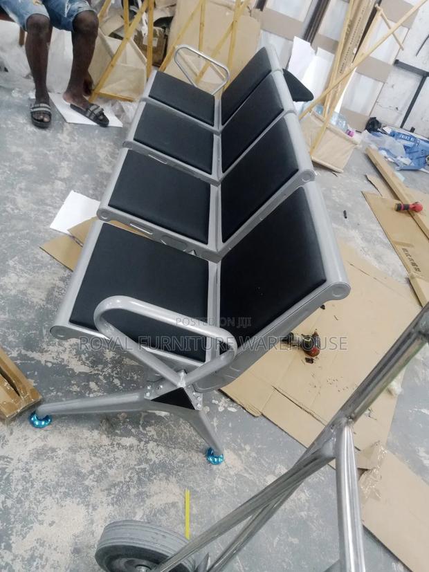 Durable Waiting Chair · Photo 4