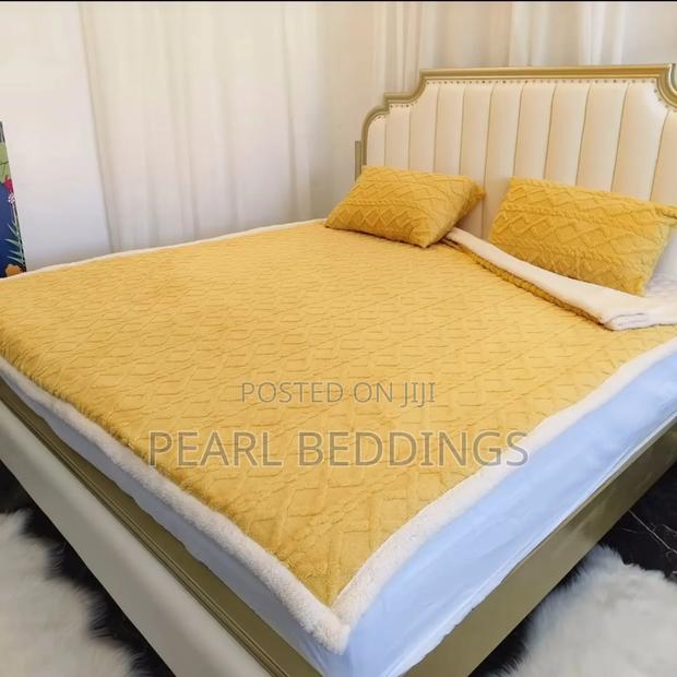 Quality Plush Comfort Sherpa Blanket And Matching Pillowcase photo 14