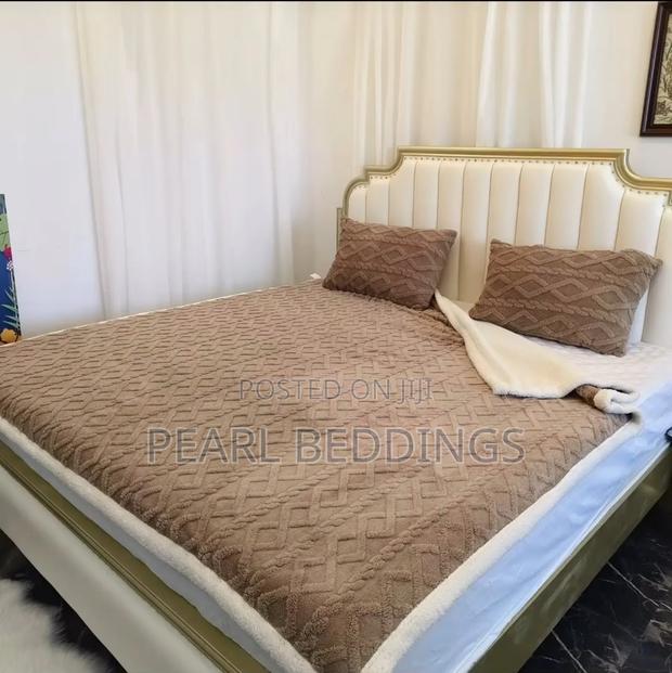 Quality Plush Comfort Sherpa Blanket And Matching Pillowcase photo 9