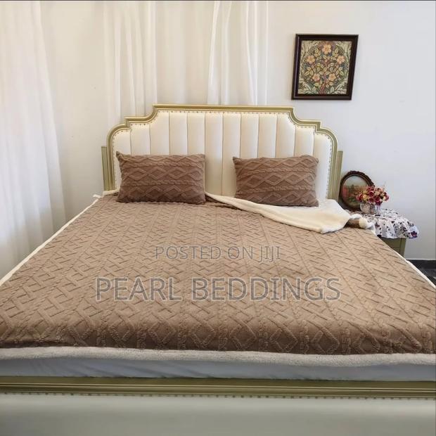 Quality Plush Comfort Sherpa Blanket And Matching Pillowcase photo 16
