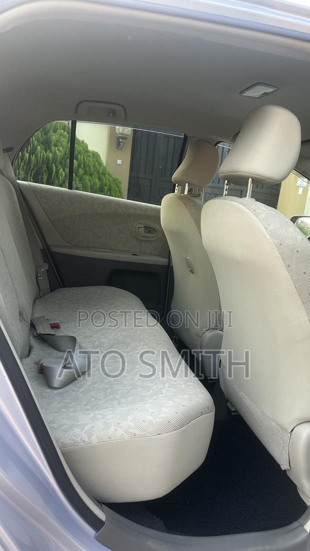 Toyota Vitz 2010 Silver