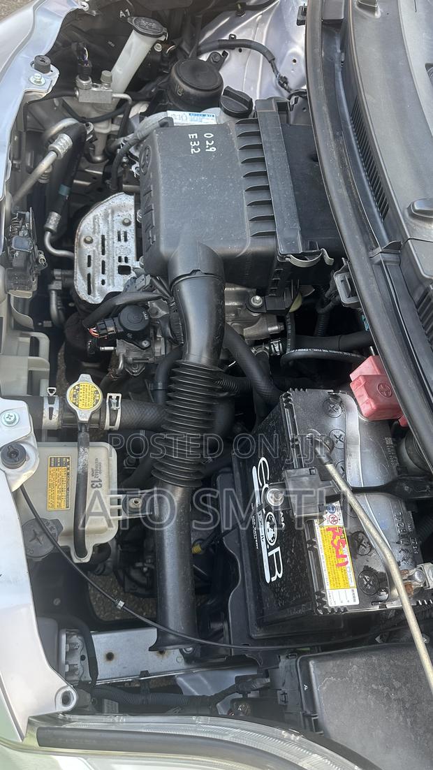 Toyota Vitz 2010 Silver