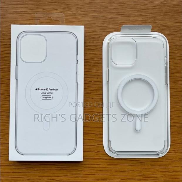 Clear Magsafe Phone Case · Photo 3