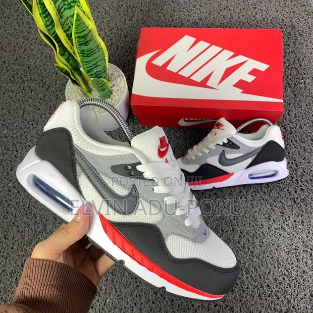 Nike Correlate Running Shoes · Photo 4