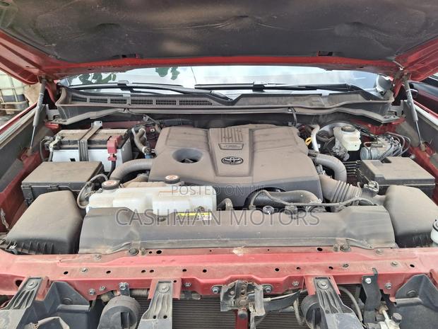 Toyota Tundra Platinum CrewMax 6.5' Bed 2023 Red