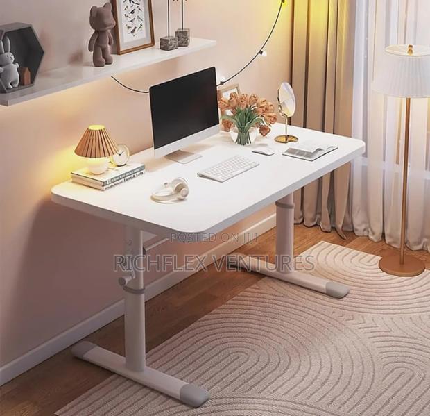 Manual Height Adjustable Office Study Desk · Photo 1