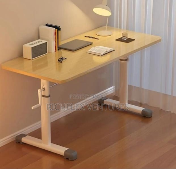 Manual Height Adjustable Office Study Desk · Photo 4