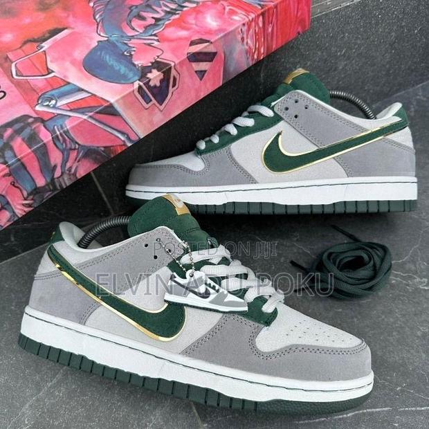 Nike Cliver Sb Dunk Low "Holiday Special" Sneakers · Photo 3