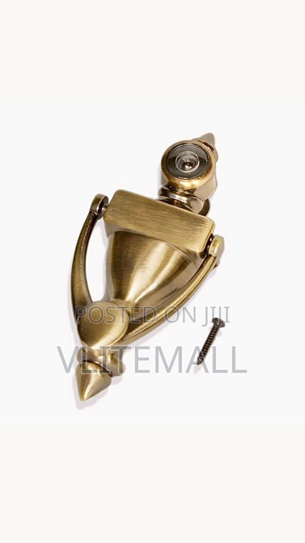 Door Viewer With Knocker · Photo 4
