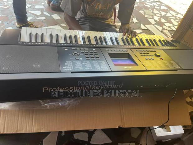 PSR-493 61-Key Teaching Electronic Keyboard · Photo 4