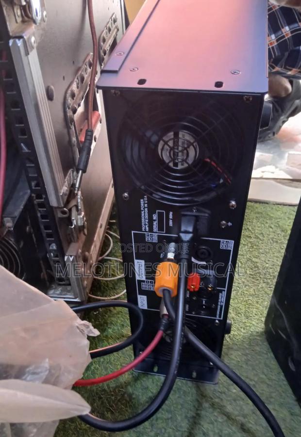 Electro-Voice P-8300 4000w×2 at 8ohms Power Amplifier. · Photo 4