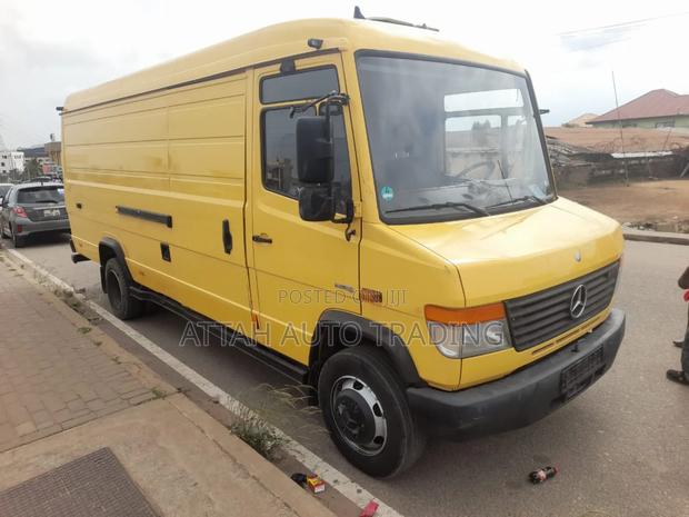 Mercedes-Benz Tourismo 2000 Yellow