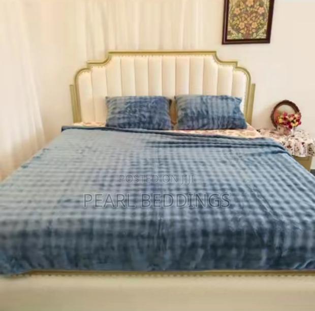 Premium Luxurious Bubble Comfy Blanket With 2 Pillowcases photo 3