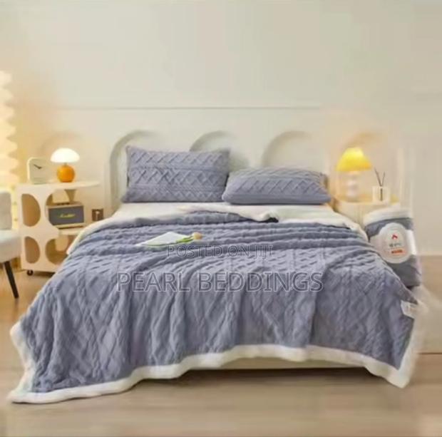 Quality Plush Comfort Sherpa Blanket And Matching Pillowcase photo 6