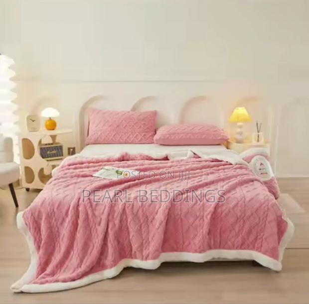Quality Plush Comfort Sherpa Blanket And Matching Pillowcase photo 12
