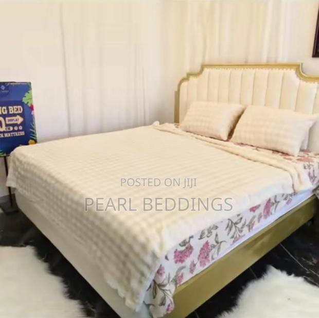 Premium Luxurious Bubble Comfy Blanket With 2 Pillowcases photo 4