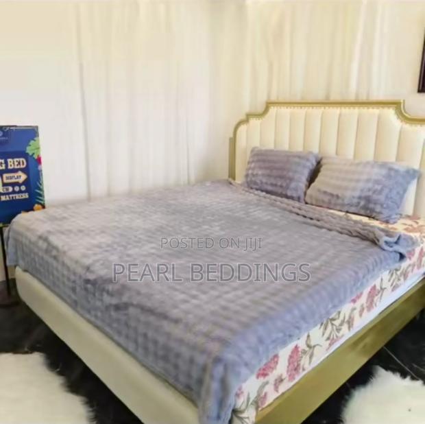 Premium Luxurious Bubble Comfy Blanket With 2 Pillowcases photo 7