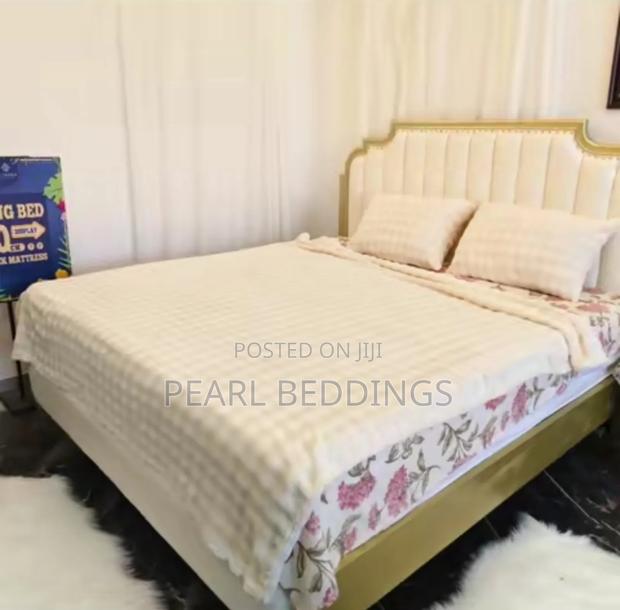 Premium Luxurious Bubble Comfy Blanket With 2 Pillowcases photo 8
